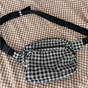 BAGGU Black and White Gingham Crossbody Belt Bag